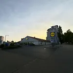 At Bandurskiego Nowoczesny Darmowy Parking Blisko Centrum