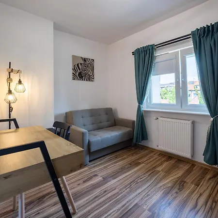 At Bandurskiego Nowoczesny Darmowy Parking Blisko Centrum シュチェチン